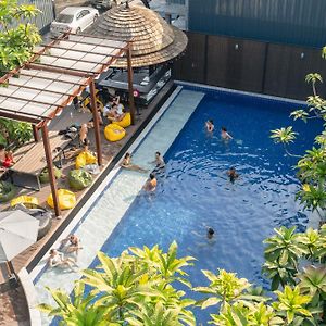 Sea Beach Hostel & Club Aonang Beachfront